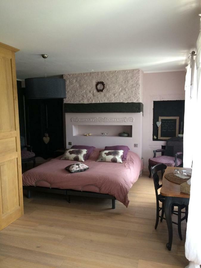 Le Couvent Bed & Breakfast Saint-Jean-de-Laur Екстериор снимка