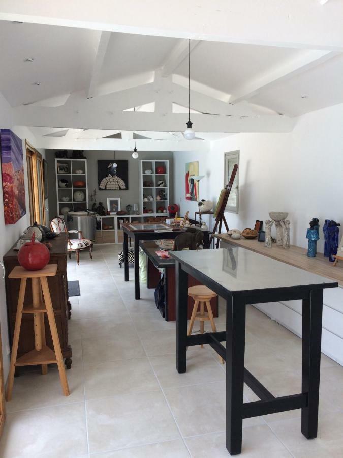 Le Couvent Bed & Breakfast Saint-Jean-de-Laur Екстериор снимка