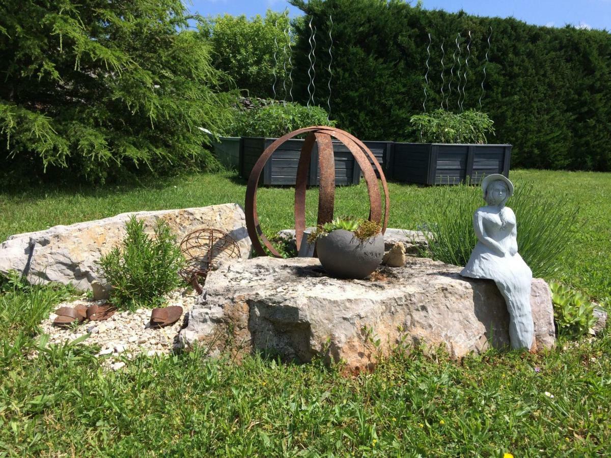 Le Couvent Bed & Breakfast Saint-Jean-de-Laur Екстериор снимка
